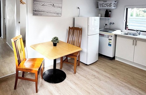 Charlestown Cabin | Charlestown Central 2 Bedrooms Back Unit with Kitchenette