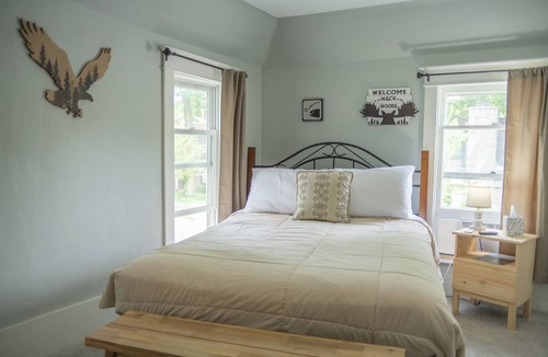Charlevoix Bed & Breakfast | Charlevoix House - The Northside