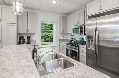 Charlevoix Other | Charlevoix Renovated Farmhouse; optional Event Barn