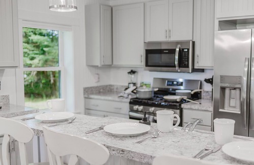 Charlevoix Other | Charlevoix Renovated Farmhouse; optional Event Barn