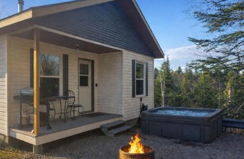 Saint-Tite-des-Caps Ski Chalet | Charlevoix spa bbq fire & nature