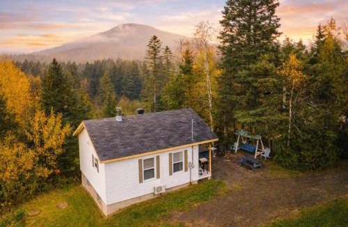 Saint-Tite-des-Caps Ski Chalet | Charlevoix spa bbq fire & nature