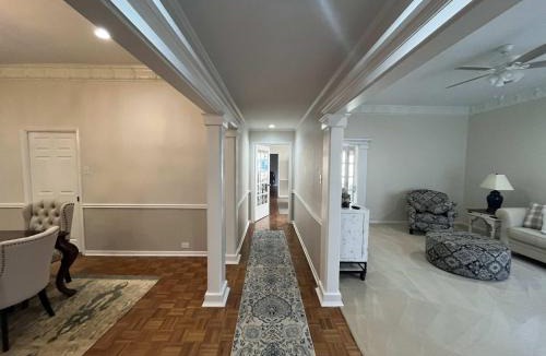 Jacksonville House | Charlie's 19th Hole