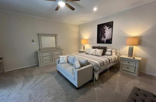 Jacksonville House | Charlie's 19th Hole