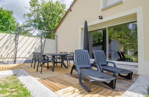 Neuville-sur-Vanne House | Charlie's home