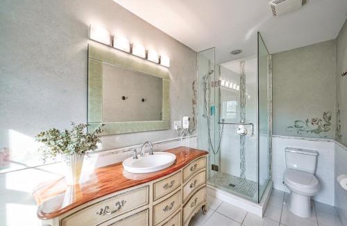 Niagara-on-the-Lake Bed & Breakfast | Charlotte Garden Bed and Breakfast