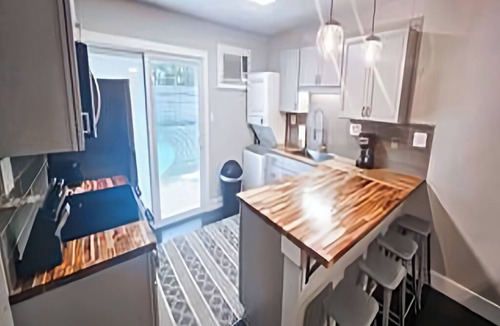 Oakhurst Apartment | Charlotte Haven