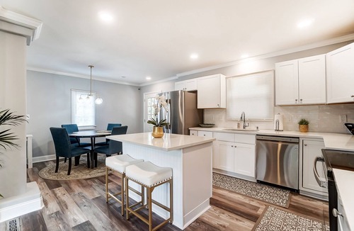 Starmount House | Charlotte Pet Friendly 3BR Chateau Hot Tub Mini Golf Fire Pit SouthPark