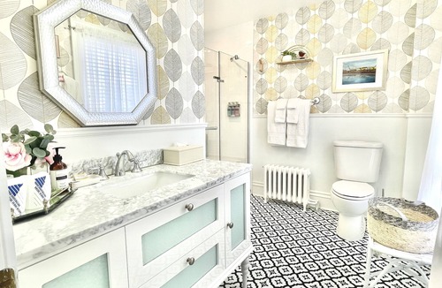 Queens Square Bed & Breakfast | Charlotte's Rose Inn