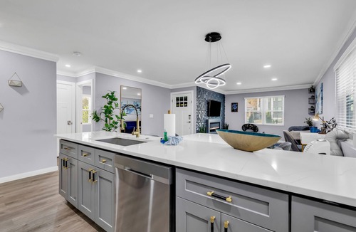 Villa Heights Apartment | Charlotte Spacious 4BR Home