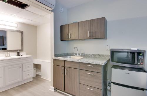 Sheffield Park Apartment | Charlotte Studio with Gym Near Hospitals, Park Expo
