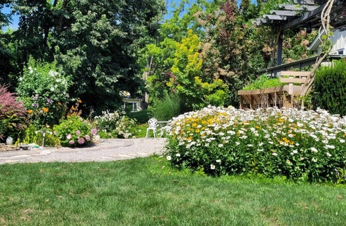 Niagara-on-the-Lake Villa | Charlotte’s Villa – Find Peace Amidst the Town