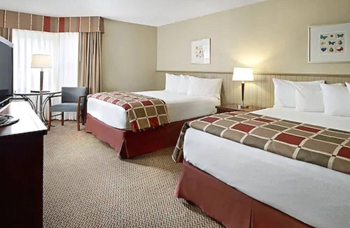 Queens Square Hotel | Charlottetown Inn & Conference Centre