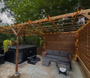 Staplefield Cabin | Charlton's Hollow