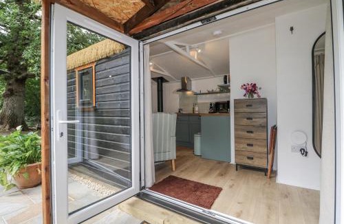 Staplefield House | Charltons Hollow Cabin