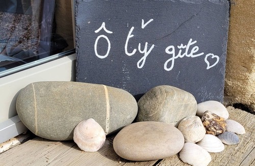 Ploneour-Lanvern House | Charm addiction