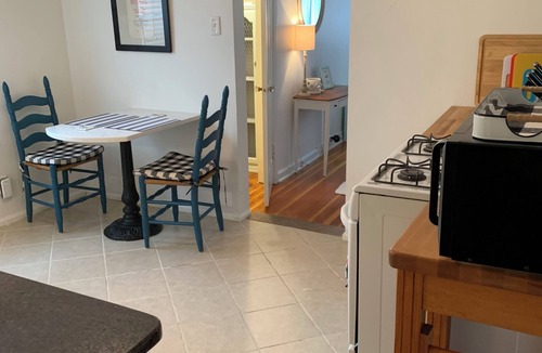 Cheyenne Apartment | Charm and Comfort only 3 Blocks from Cheyenne Med Center & Downtown