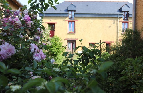 Saint-Meen-le-Grand House | Charm and Nature - Flat in mud house in Brocéliande