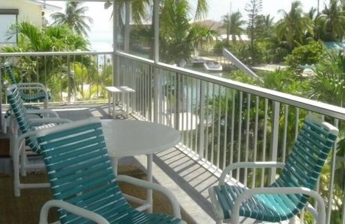 Summerland Key House | charm and private