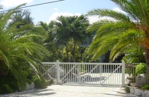 Summerland Key House | charm and private