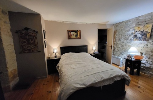 Villeneuve d'Aveyron House | Charm and serenity.