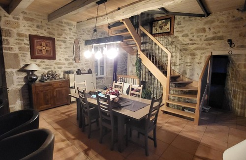 Villeneuve d'Aveyron House | Charm and serenity.