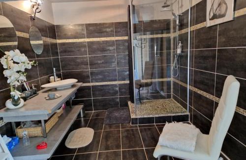 Praslin Bed & Breakfast | CHARM & FOLIe