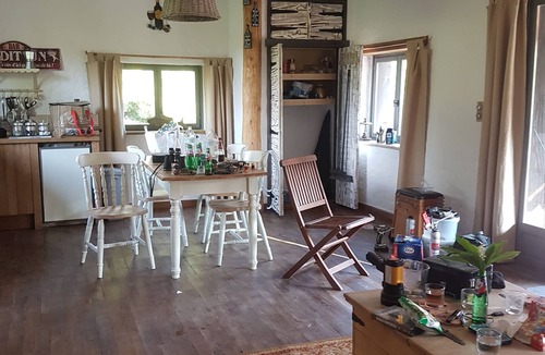 La Chapelle Montbrandeix Cabin | Charming 1-Bed Cottage in The Hideout