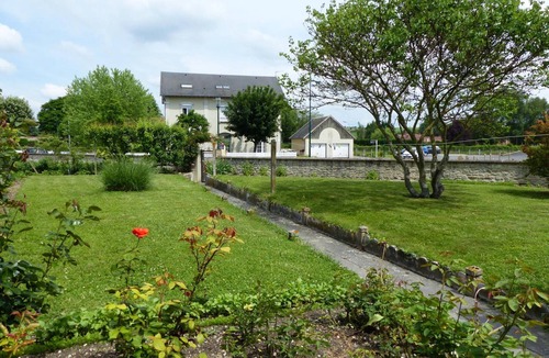 Saint-Bonnet-de-Rochefort Cottage | Charming cottage in Saint-Bonnet-de-Rochefort with private garden