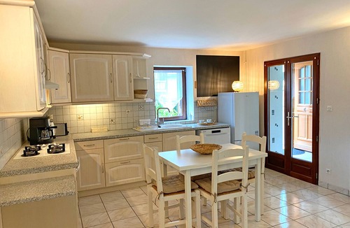 Saint-Bonnet-de-Rochefort Cottage | Charming cottage with spa and garden, pets allowed