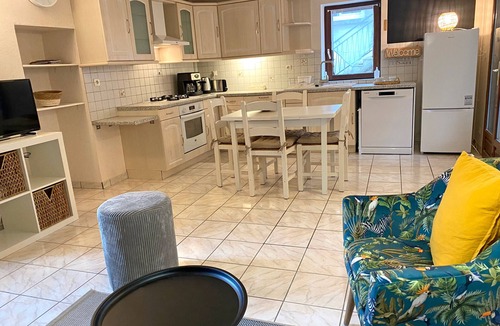 Saint-Bonnet-de-Rochefort Cottage | Charming cottage with spa and garden, pets allowed