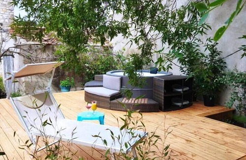 Saint-Hilaire-de-Brethmas Villa | Charming house with swimming pool, jacuzzi and +!