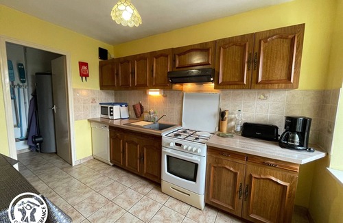 Saint-Martin-des-Tilleuls Cottage | Charming Renovated House with Private Pool - Sleeps 8