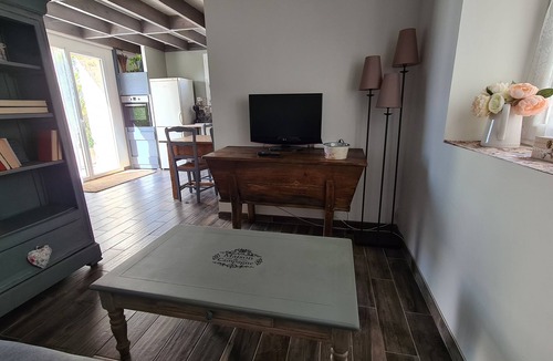 Saint-Pantaleon-de-Larche Cottage | Charming cottage in the countryside