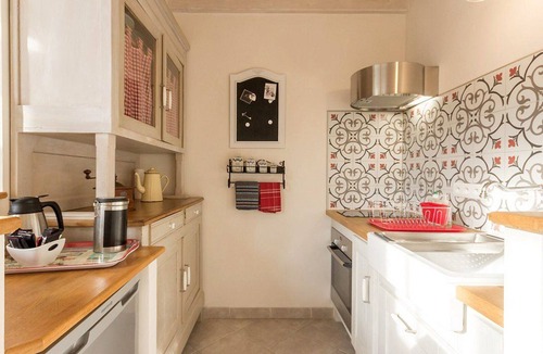 Saint-Sebastien-sur-Loire Cottage | Charming Urban Cottage with Private Terrace, Close to Nantes