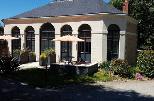 Saint-Sebastien-sur-Loire Cottage | Charming Urban Cottage with Private Terrace, Close to Nantes
