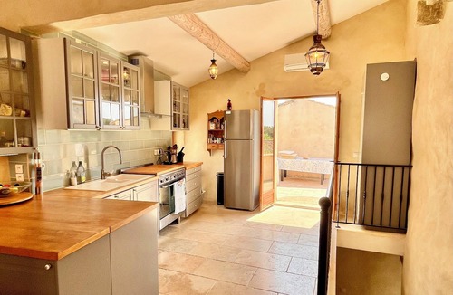 Saint-Hippolyte-de-Montaigu House | Charming stone house on the borders of Provence and moments from Uzes
