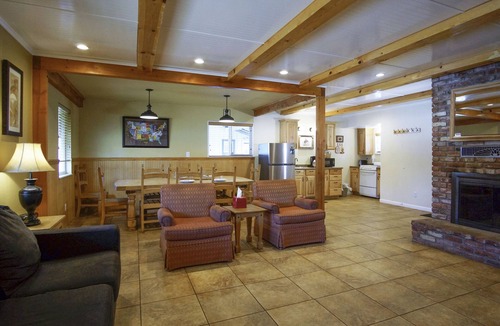Burney Hotel | Charm Motel & Suites