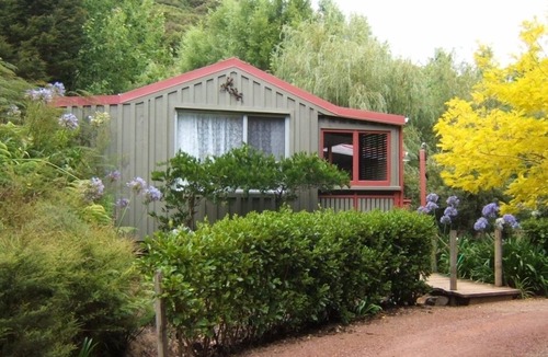 Matapouri Cottage | Charming cottage on the coast