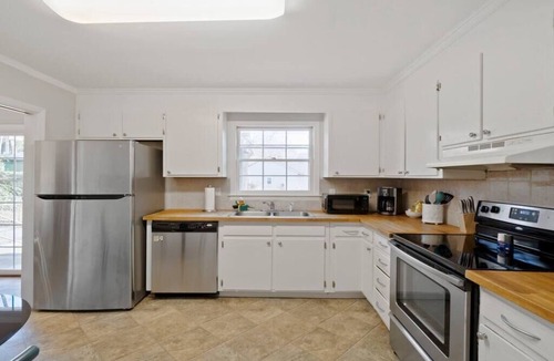 SouthPark House | Charm of Southpark - 4 Beds & Backyard