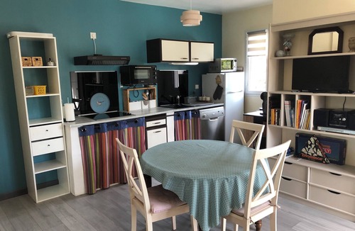Saint-Laurent-La-Vernede Apartment | Charmant Studio Avec Terrasse et Piscine à 1/4 h d' Uzès - Climatisé