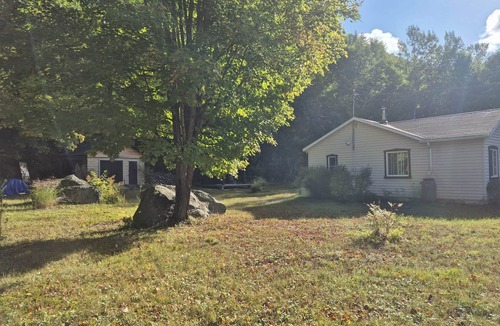 Mauricie Cabin | Charmant chalet sur un vaste terrain au pied d'une falaise!