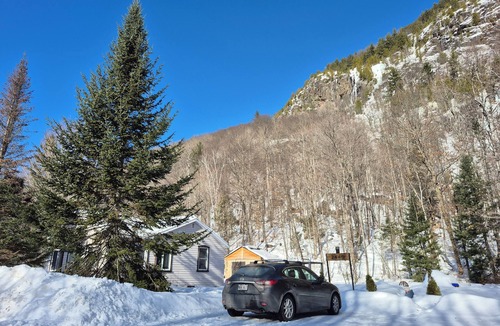 Mauricie Cabin | Charmant chalet sur un vaste terrain au pied d'une falaise!