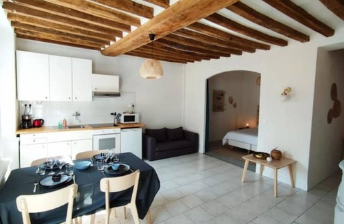 Saint-Pierre-sur-Dives Apartment | Charmant Appartement en Centre-ville