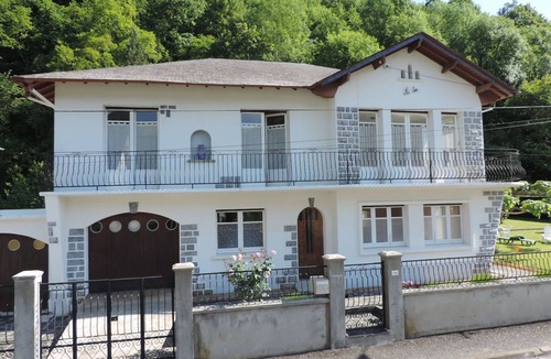 Saint-Pe-de-Bigorre Apartment | Charmant Appartement de 95m2 Dans une Maison Avec Pelouse Près de Lourdes 65