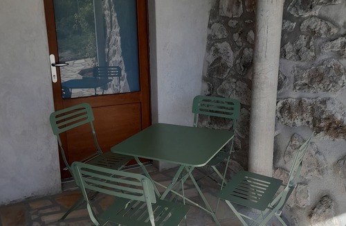 Gilhoc-sur-Ormeze Apartment | Charmant Appartement au Calme Avec 1 Chambre
