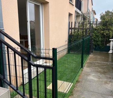 Bourg-Saint-Andeol Apartment | Charmant appartement - Parking privé