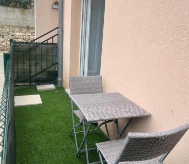 Bourg-Saint-Andeol Apartment | Charmant appartement - Parking privé