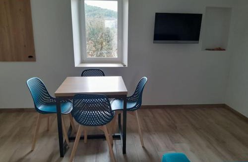 Gilhoc-sur-Ormeze Apartment | Charmant appartement au calme