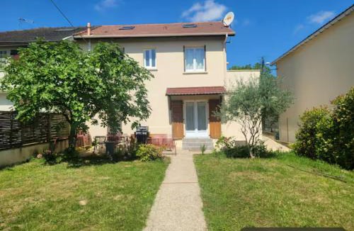 Domont Apartment | Charmant appartement 35 m2 avec terrasse et jardin